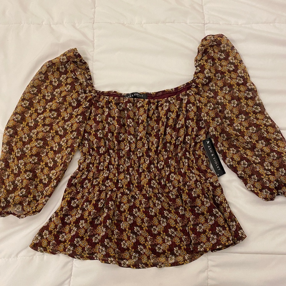Cute ribbed 70’s style print blouse